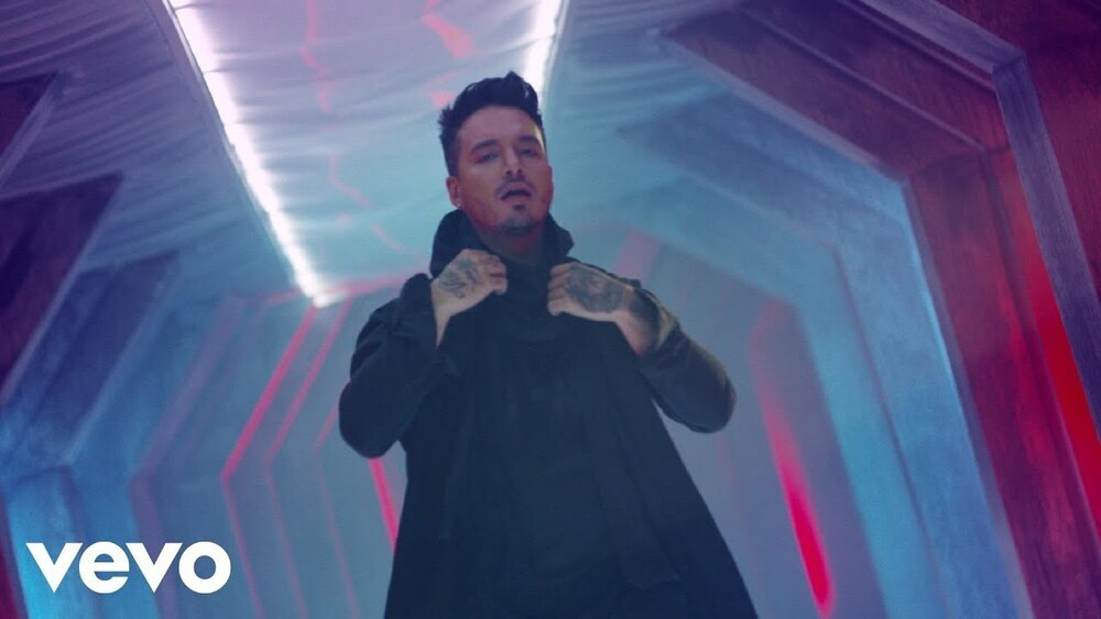 скачать клип J Balvin - Ginza