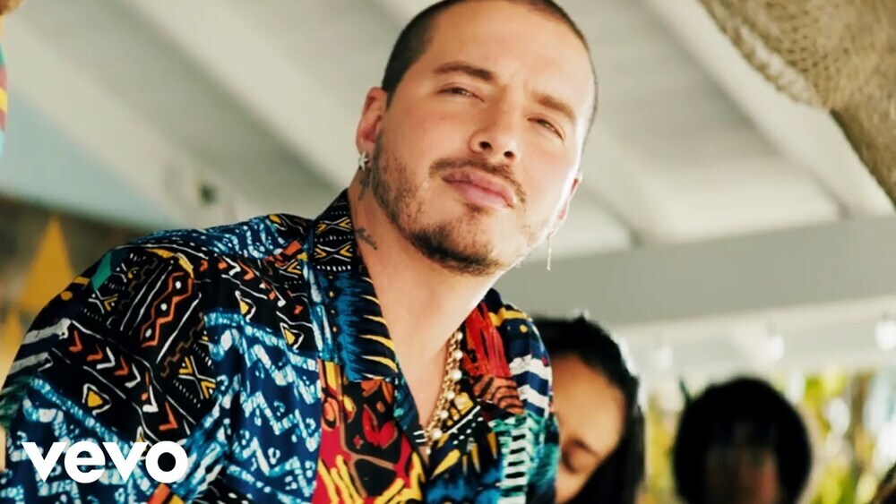 скачать клип J Balvin - Ambiente