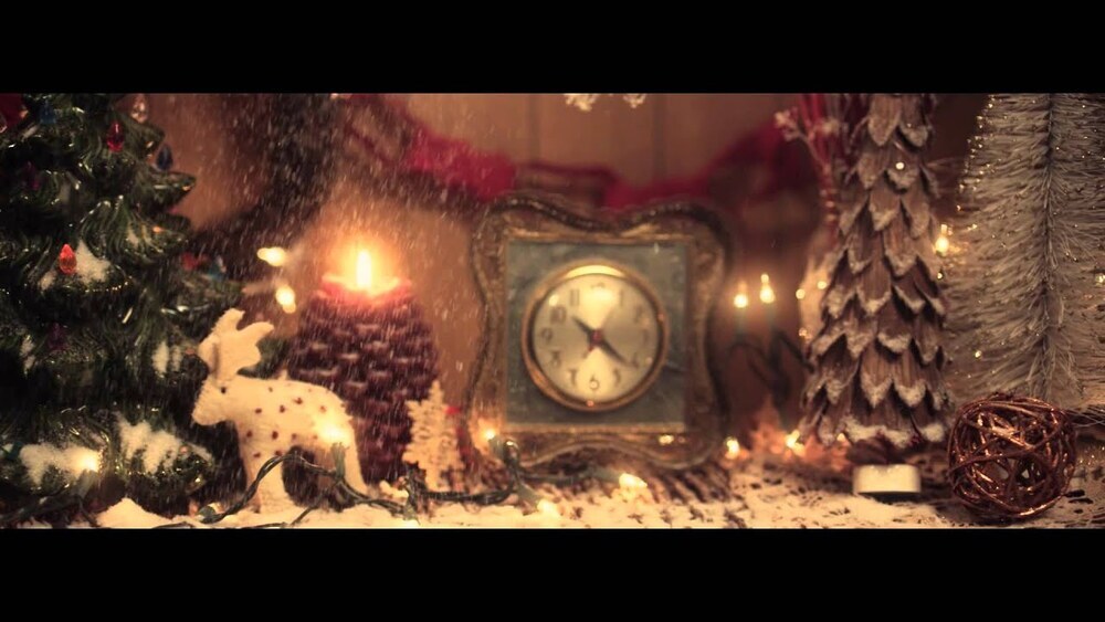 скачать клип Christina Perri - Something About December