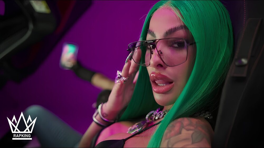 скачать клип 6IX9INE - MINUTE ft. Juicy J, Takeoff, Megan Thee Stallion, Tyga, Cardi B