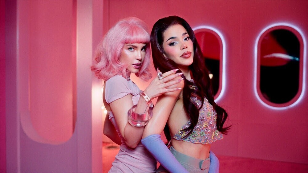 скачать клип Belinda and Kenia OS - JACKPOT