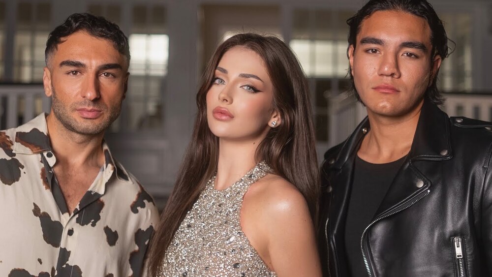 скачать клип Andreea Bostanica ft. Havana ft. Yaar - Supergirl