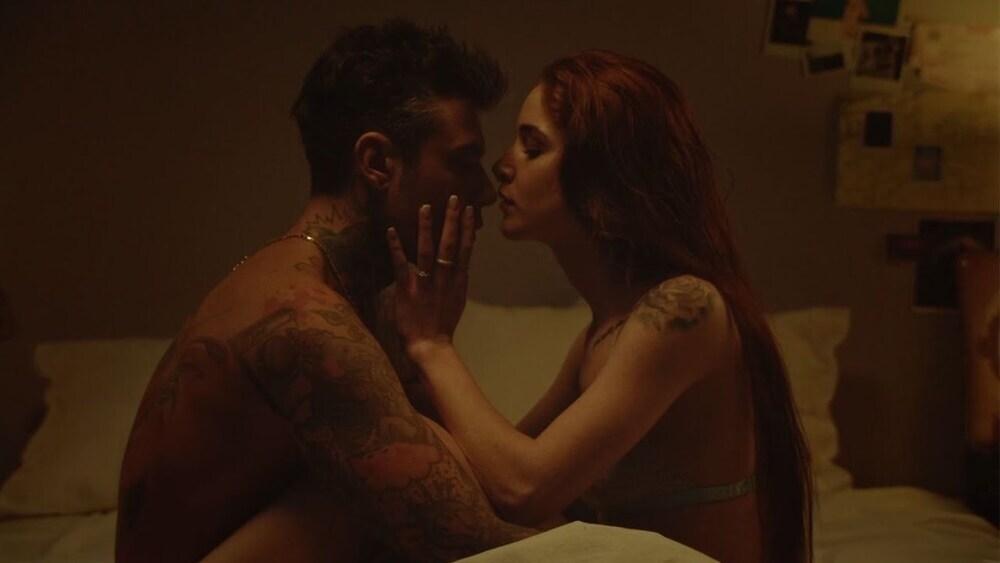 скачать клип Fedez - BATTITO