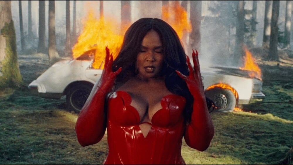 скачать клип Lizzo - Still Bad