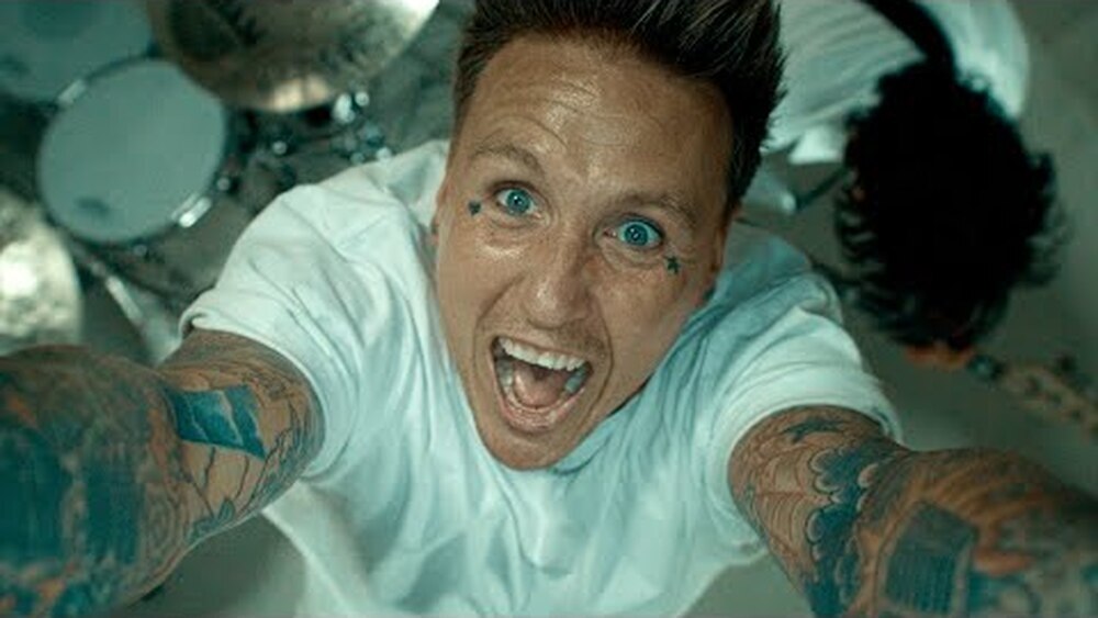 скачать клип Papa Roach - BRAINDEAD