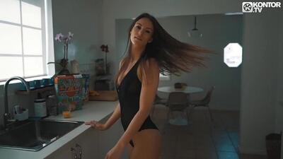 Скачать клип