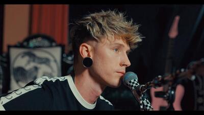 Скачать клип